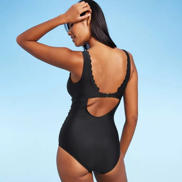 Women's Grommet Scallop Classic One Piece Swimsuit - Picture 2 of 9